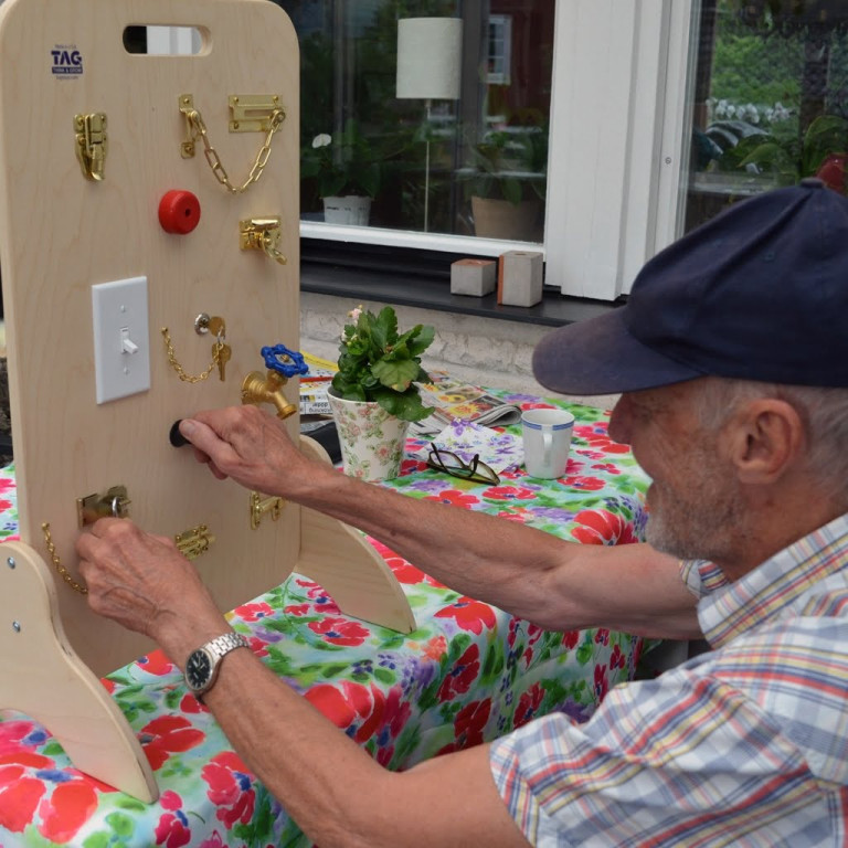 Aktivitetstavla med lås